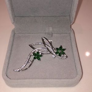 Green flower brooch